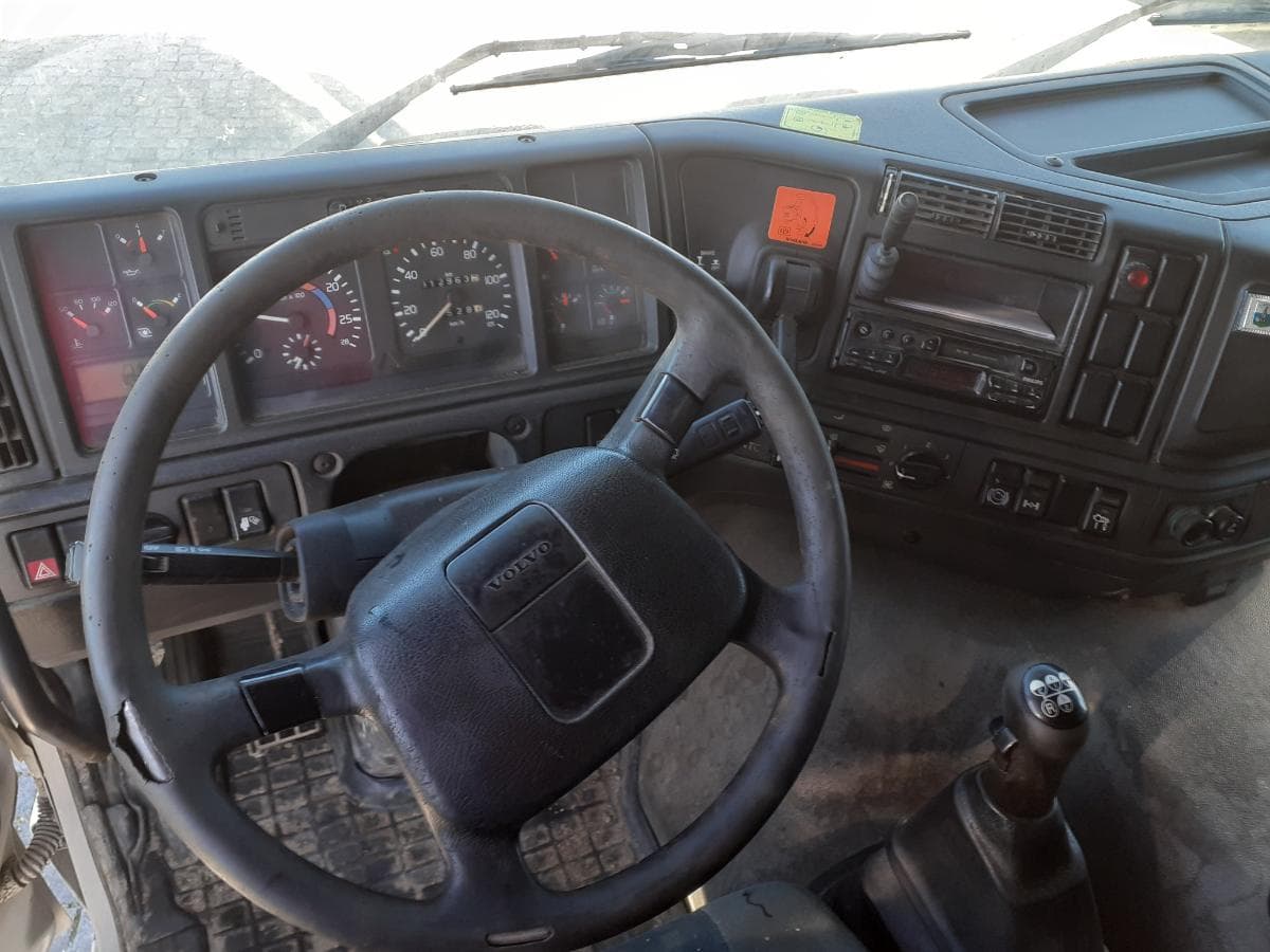 Volvo FM12-37 420 · Ano 2001 · Com Redução aos Cubos — image 15