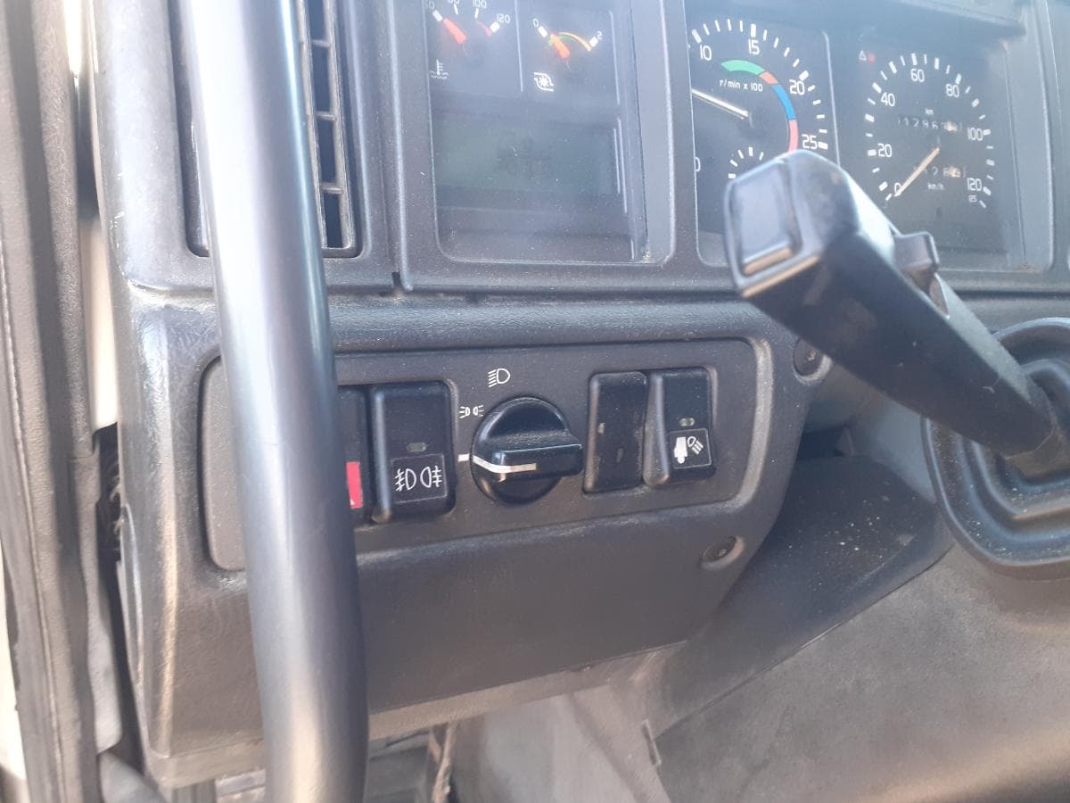Volvo FM12-37 420 · Ano 2001 · Com Redução aos Cubos — image 17