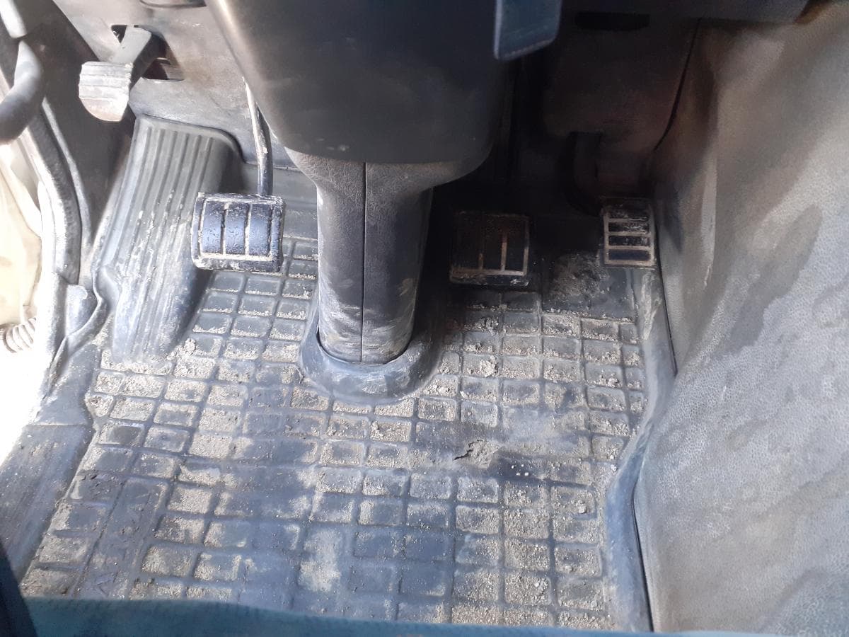 Volvo FM12-37 420 · Ano 2001 · Com Redução aos Cubos — image 19