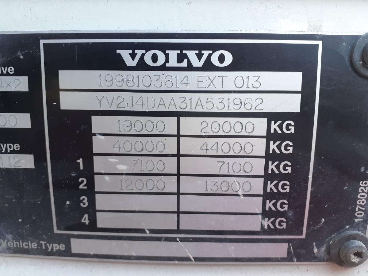 Volvo FM12-37 420 · Ano 2001 · Com Redução aos Cubos — image 20