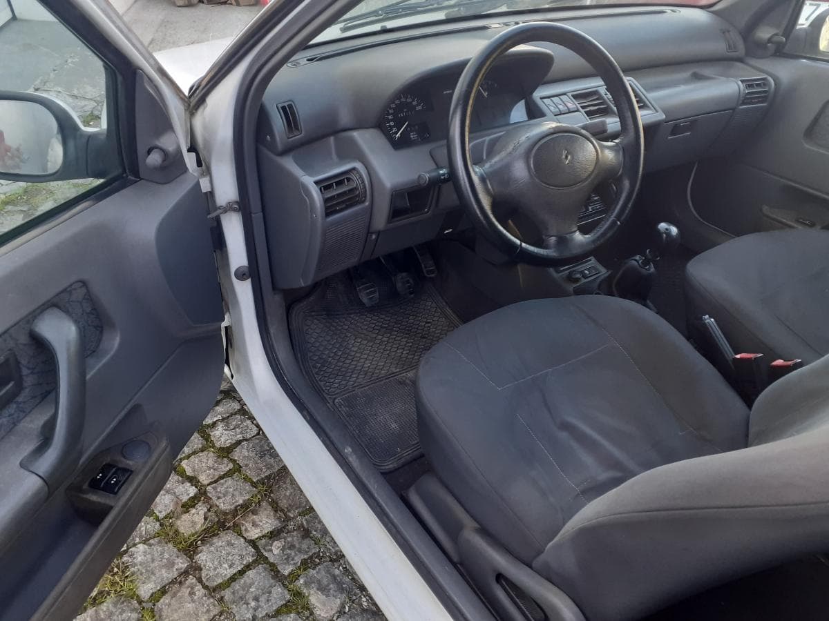 Renault Clio 1.9D · Ano 1996 — image 12
