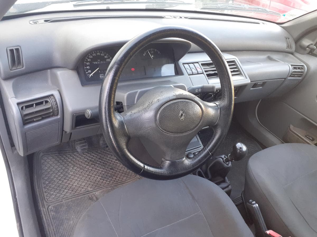 Renault Clio 1.9D · Ano 1996 — image 15
