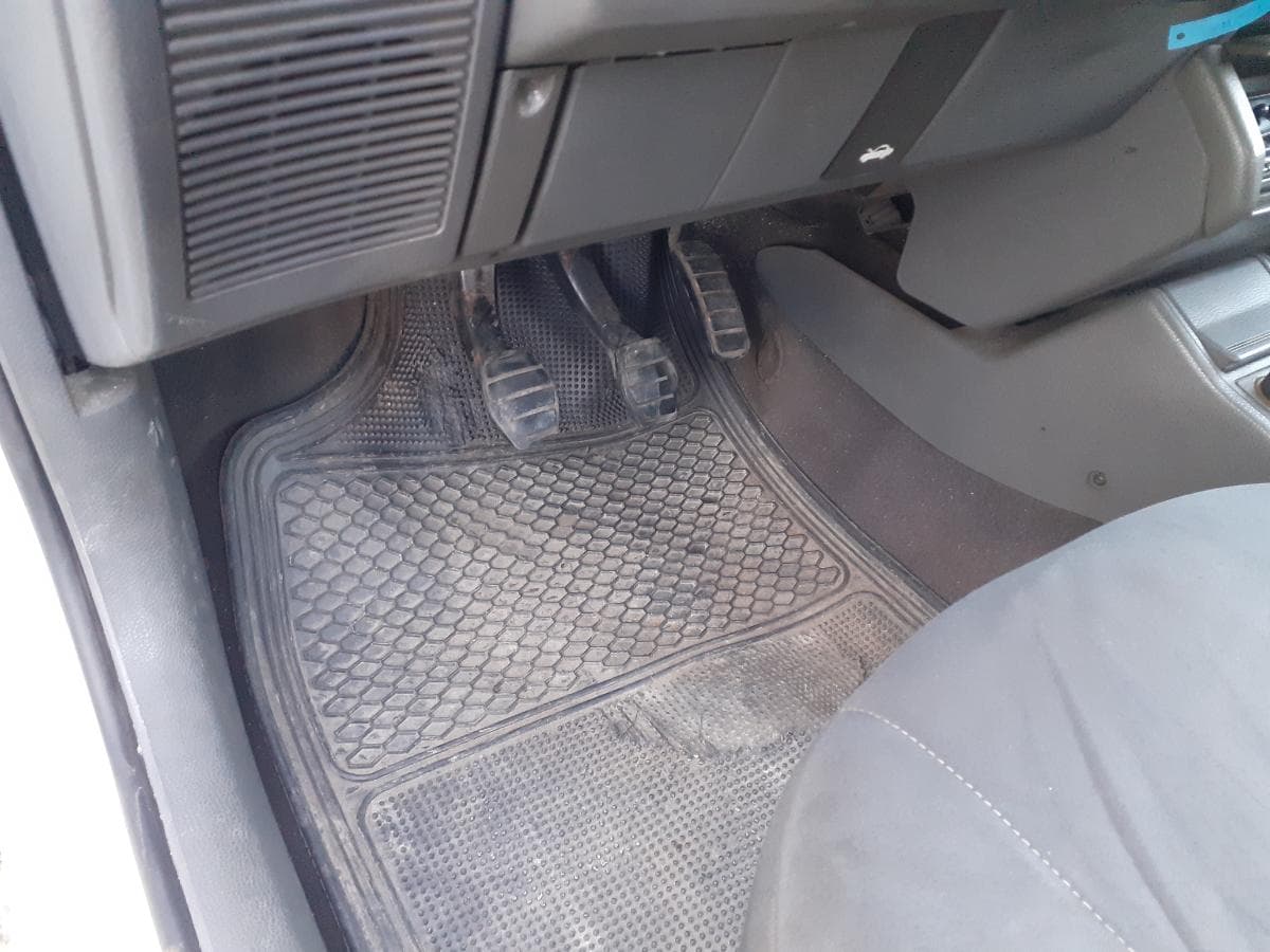 Renault Clio 1.9D · Ano 1996 — image 17