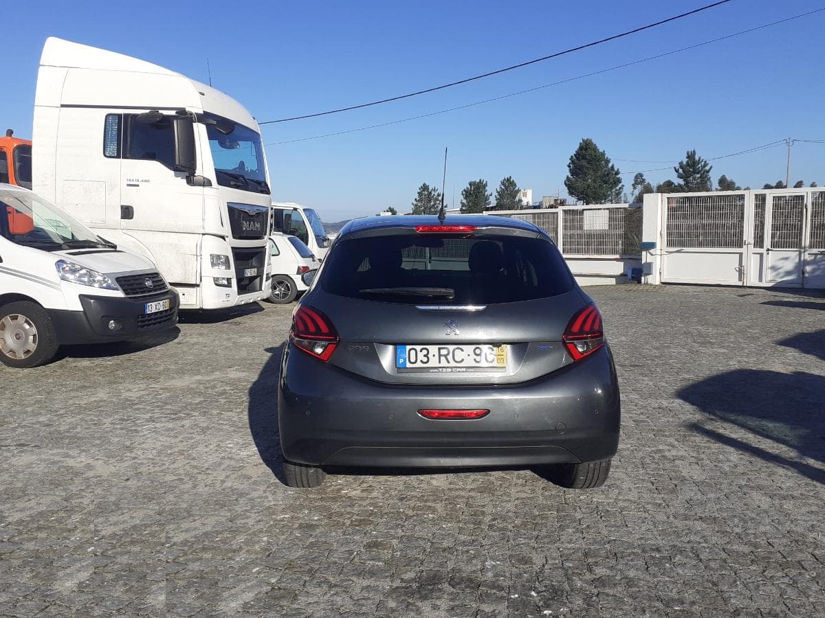 Peugeot 208 1.2 · Ano 2016 — imagen 5