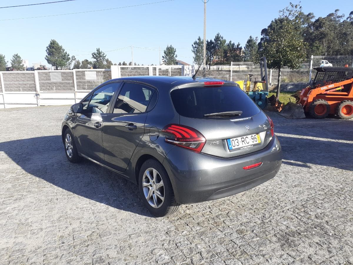 Peugeot 208 1.2 · Ano 2016 — imagen 4