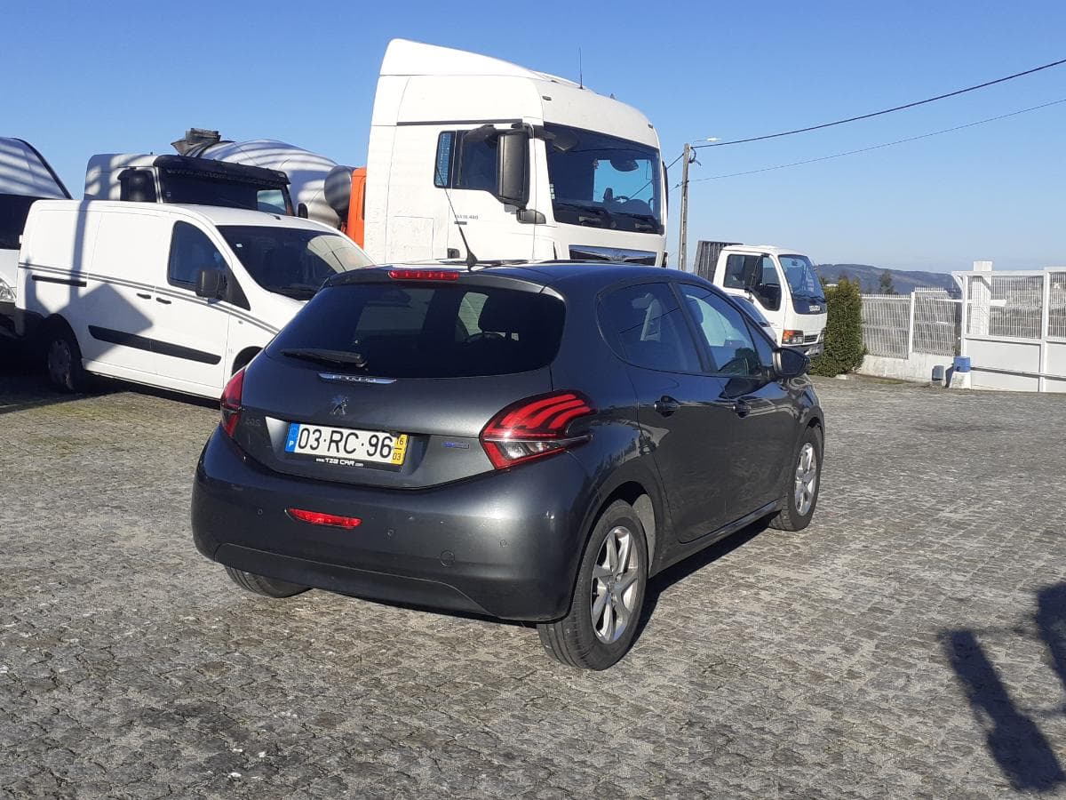 Peugeot 208 1.2 · Ano 2016 — imagen 6