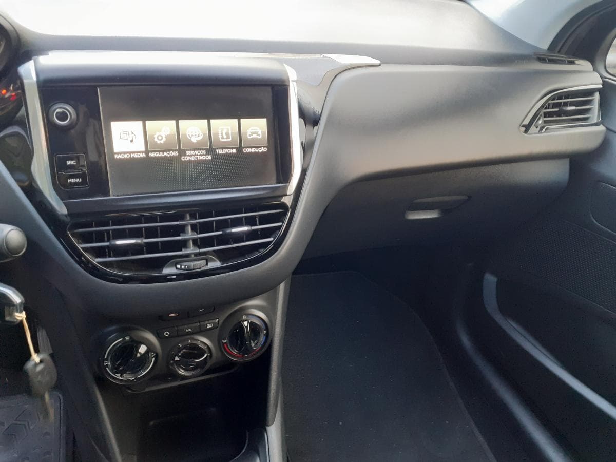 Peugeot 208 1.2 · Ano 2016 — imagen 18