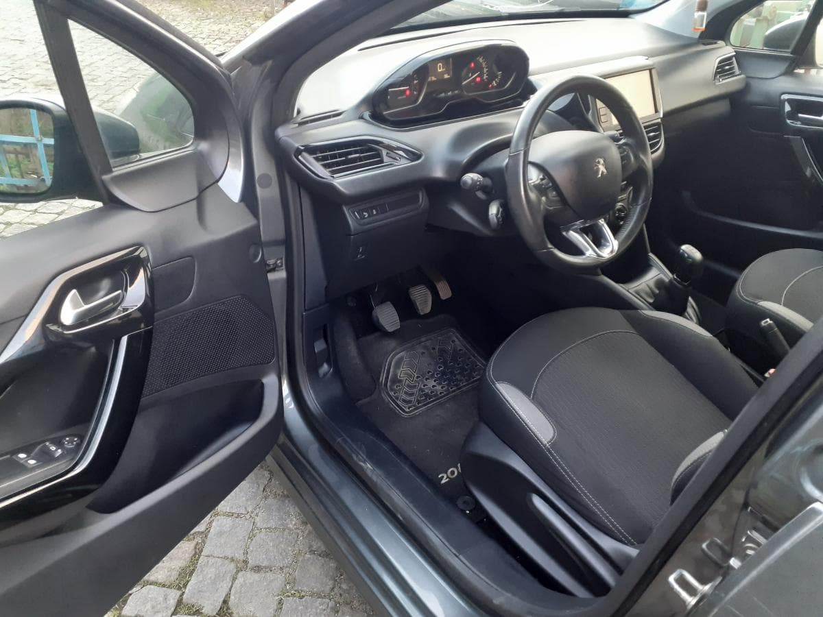 Peugeot 208 1.2 · Ano 2016 — imagen 16