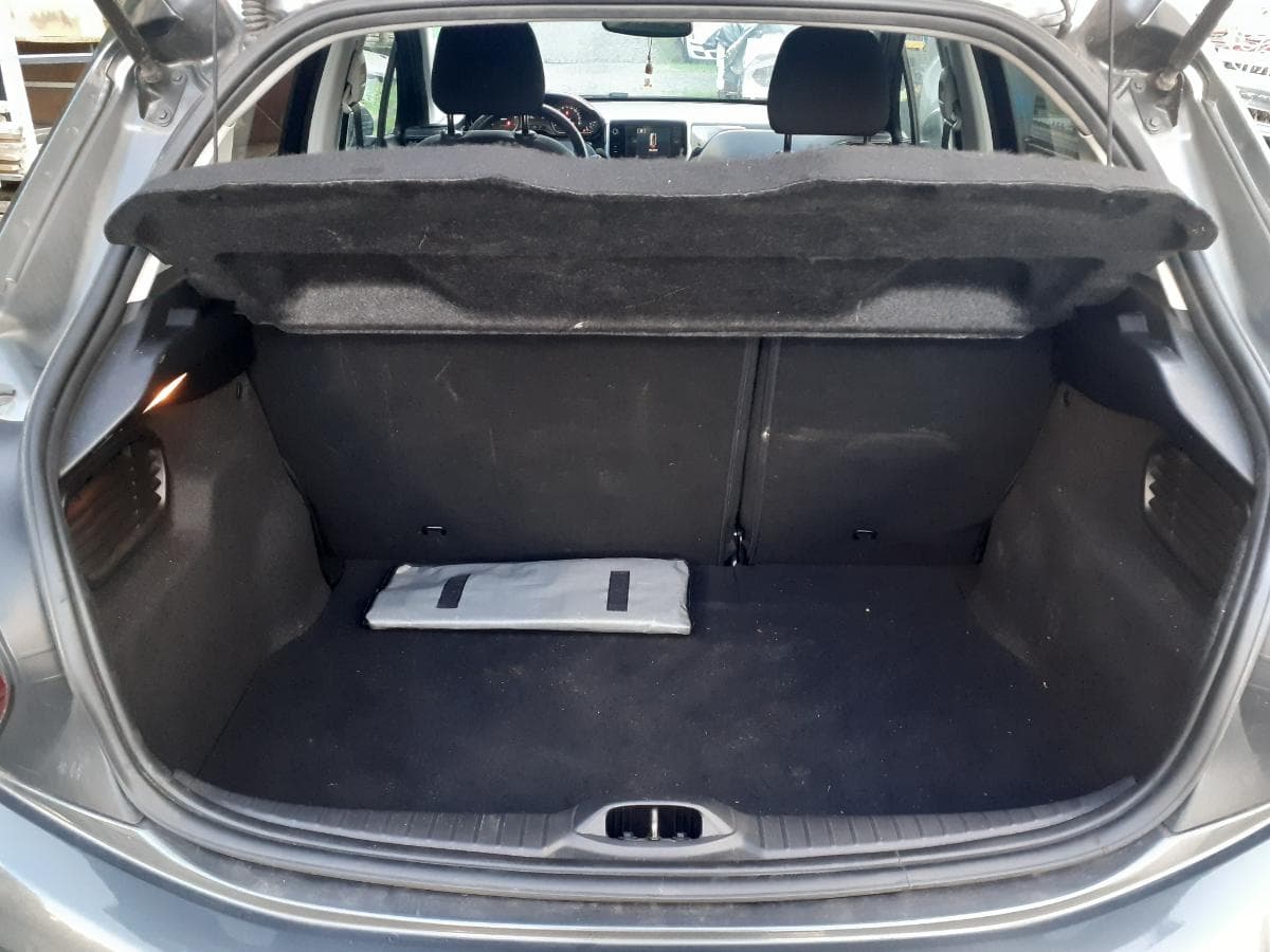 Peugeot 208 1.2 · Ano 2016 — imagen 14