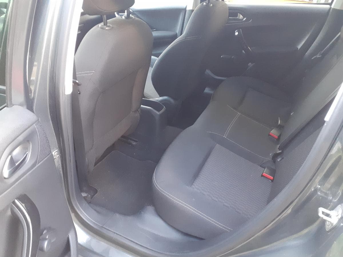 Peugeot 208 1.2 · Ano 2016 — imagen 17