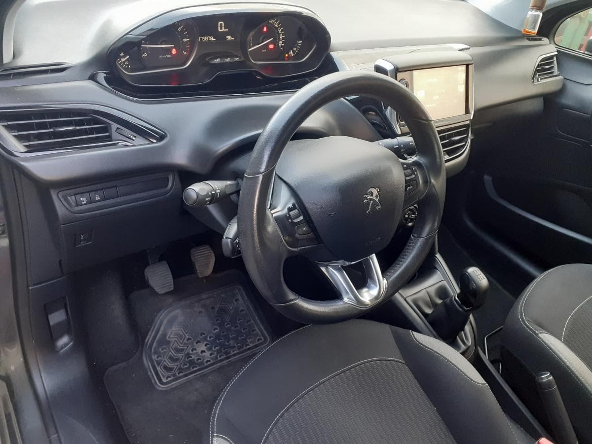 Peugeot 208 1.2 · Ano 2016 — imagen 19