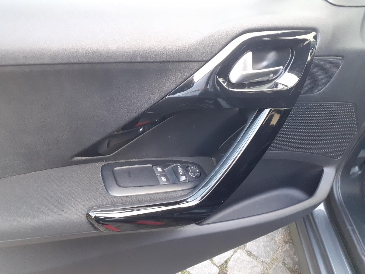 Peugeot 208 1.2 · Ano 2016 — imagen 23