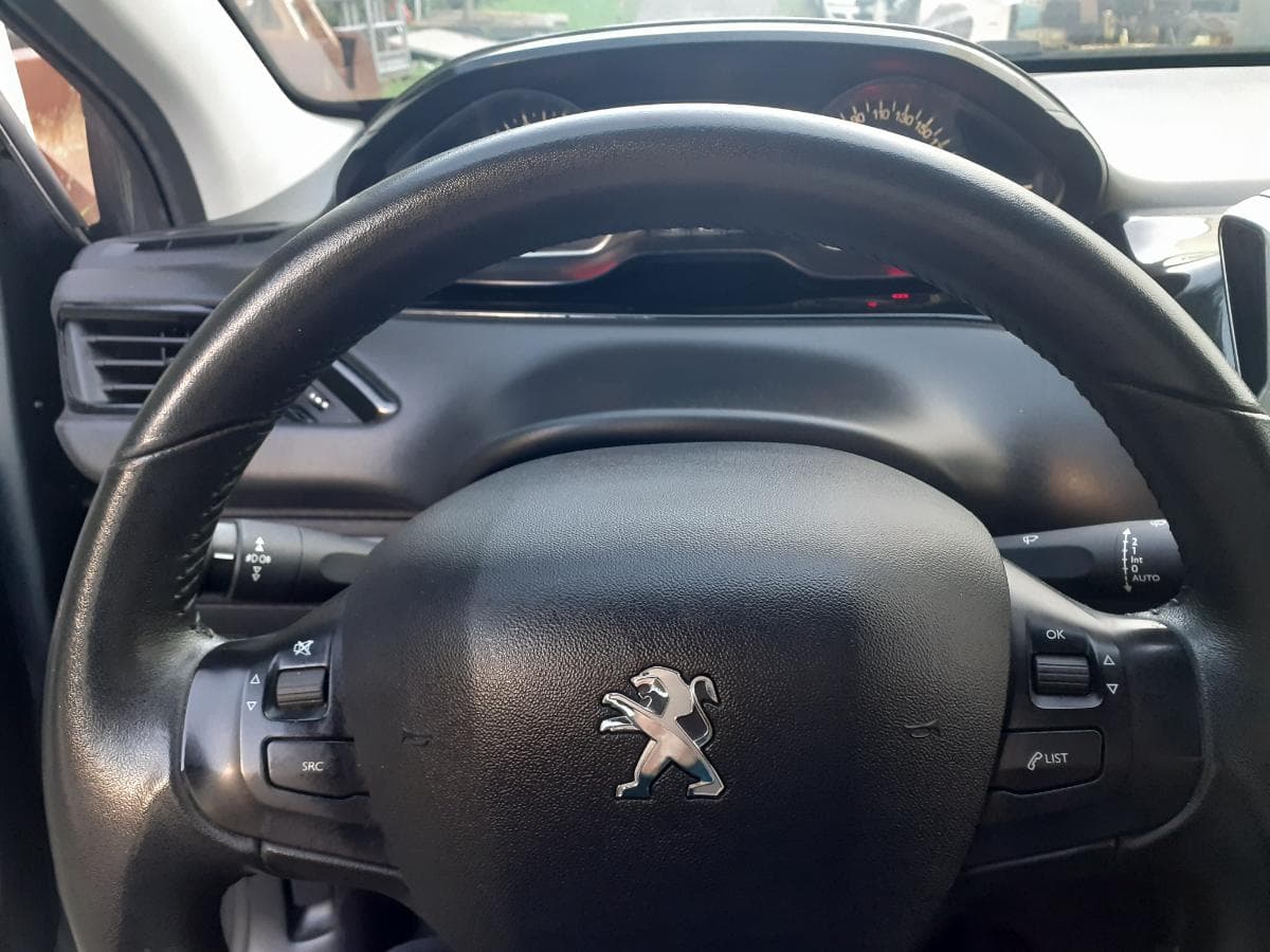 Peugeot 208 1.2 · Ano 2016 — imagen 20