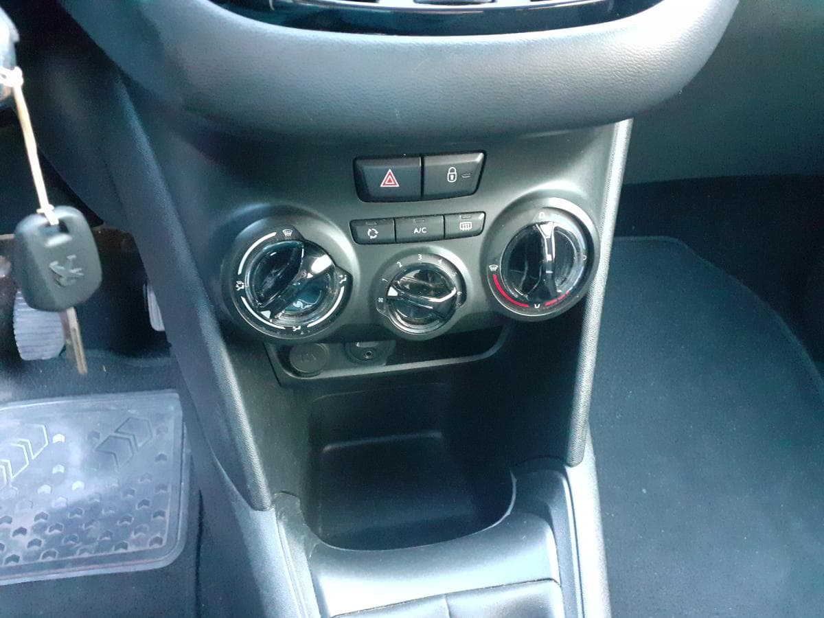 Peugeot 208 1.2 · Ano 2016 — imagen 29