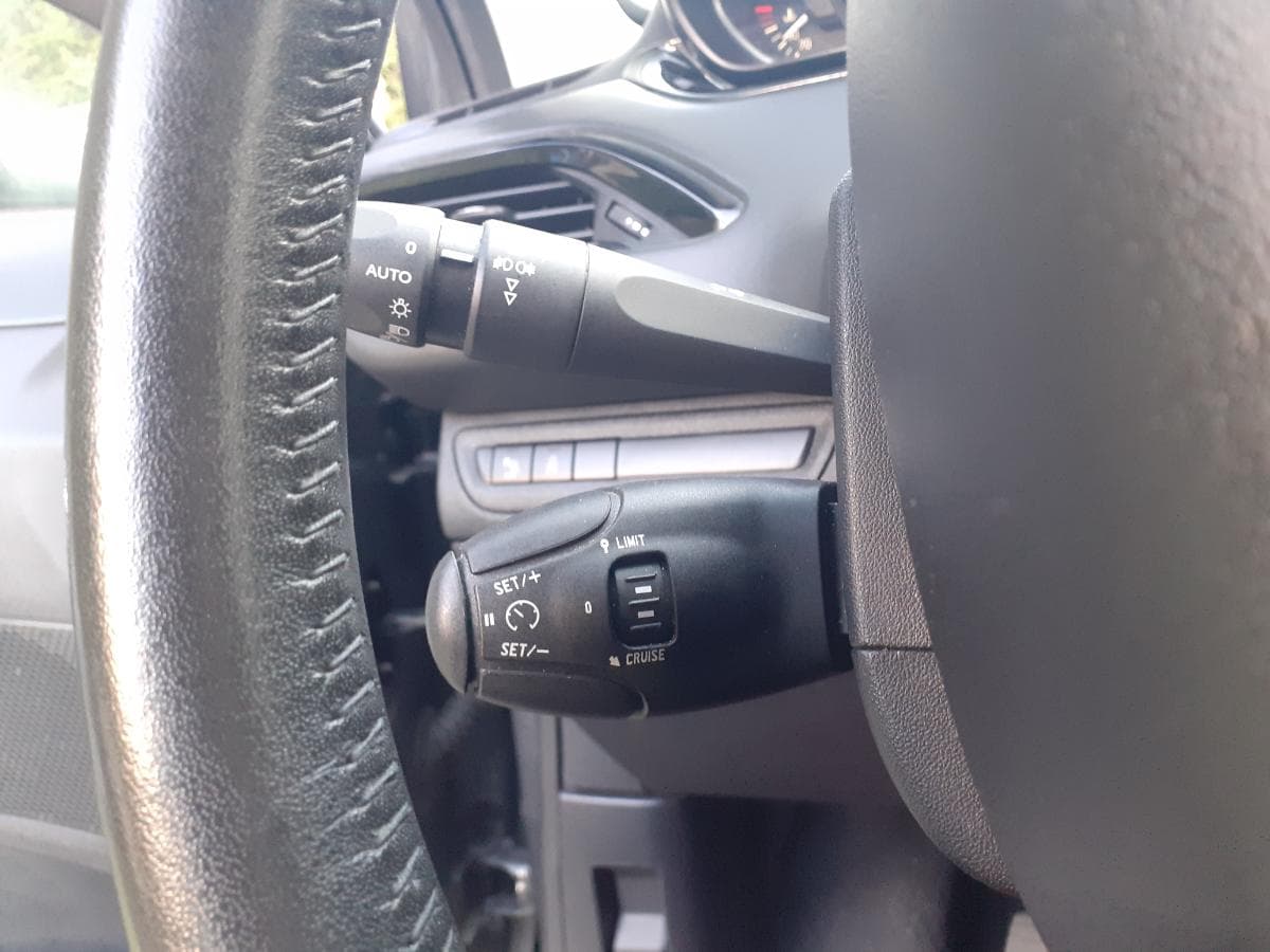Peugeot 208 1.2 · Ano 2016 — imagen 21