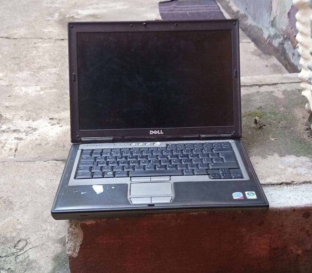 Laptop Dell · — image 1