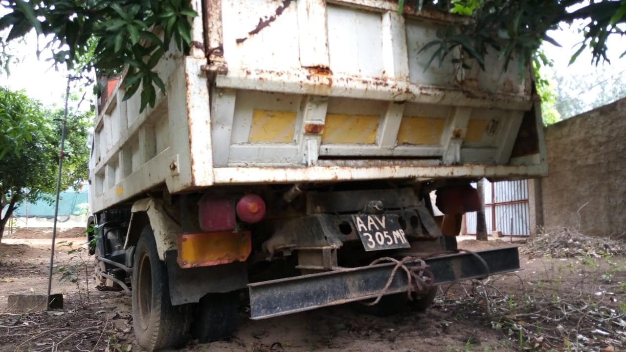 Camião HINO - Basculante  · — image 3
