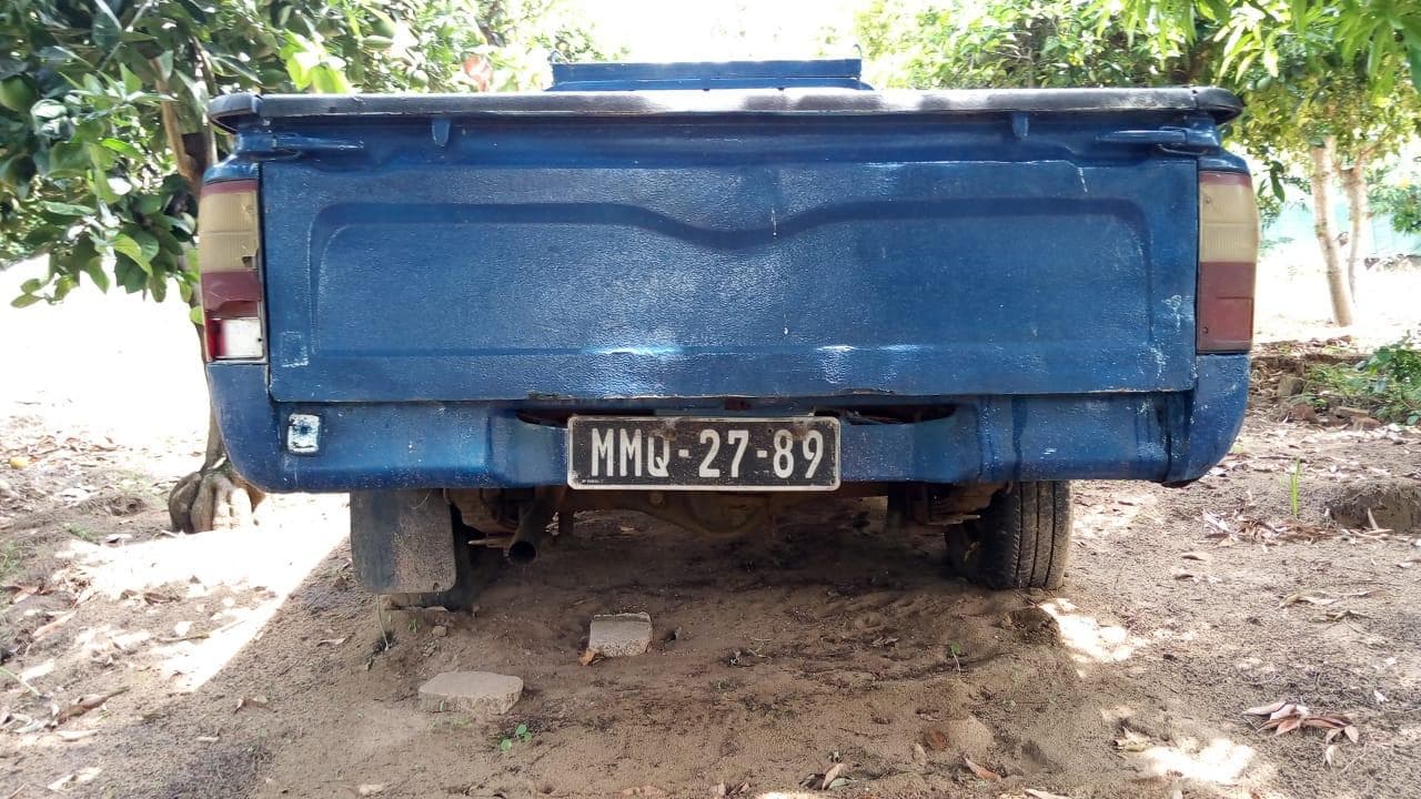 Toyota Hilux · — image 5