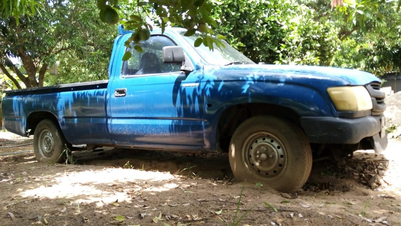 Toyota Hilux · — image 2