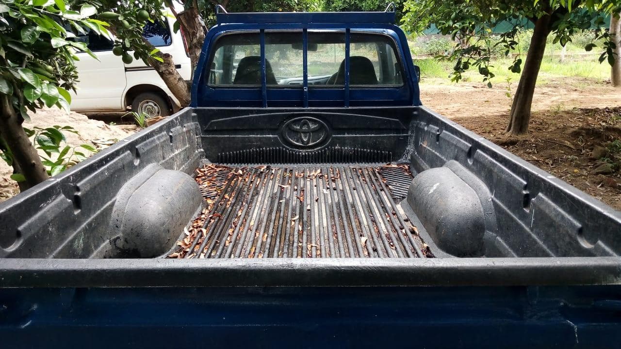 Toyota Hilux · — image 4