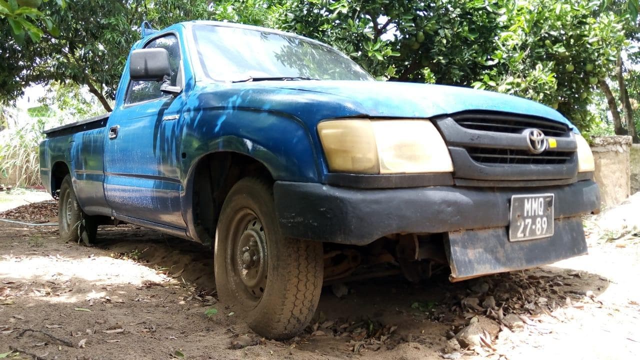 Toyota Hilux · — image 3