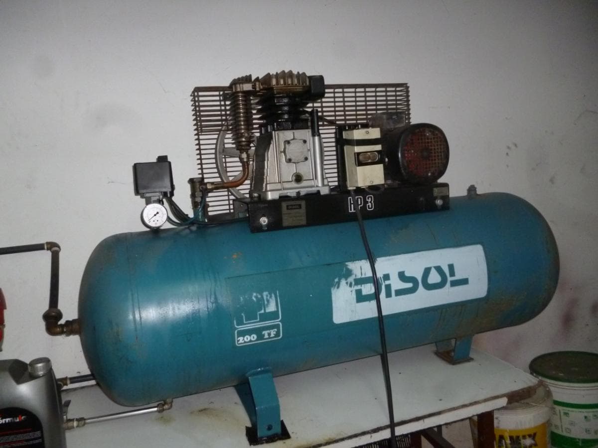 Armários vestiários · Compressores · Equipamento Diverso — imagen 2