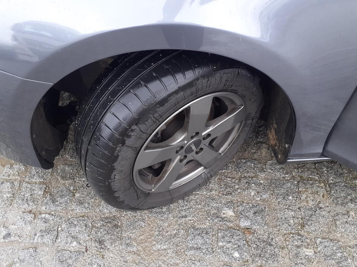 Volvo V40 D2 · Ano 2013 — imagen 12