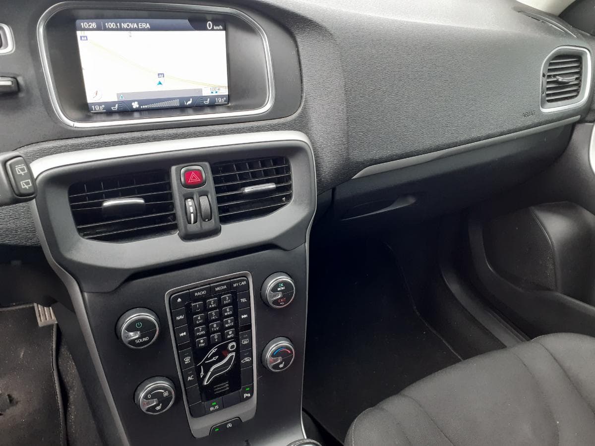 Volvo V40 D2 · Ano 2013 — imagen 18