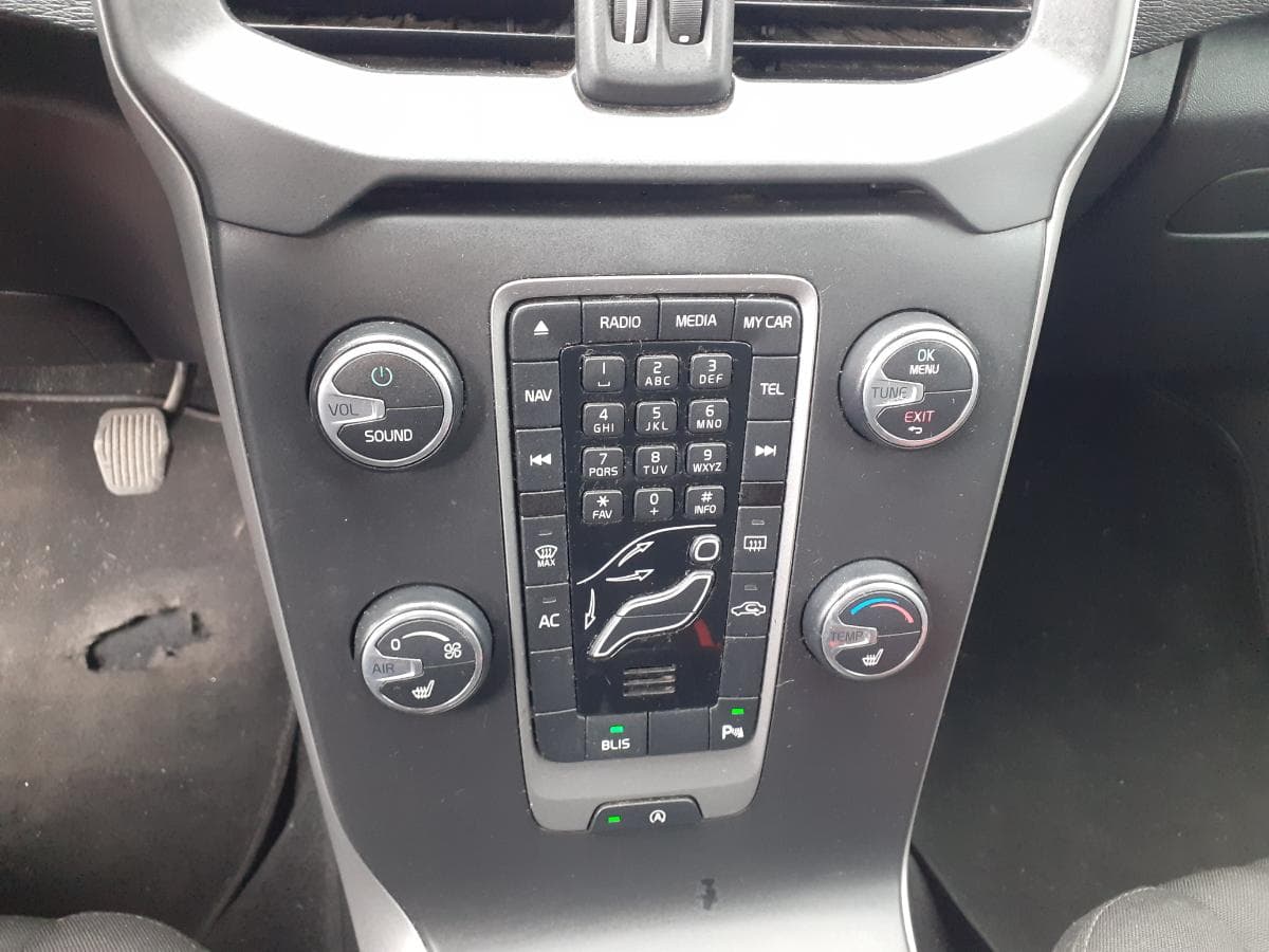 Volvo V40 D2 · Ano 2013 — imagen 21