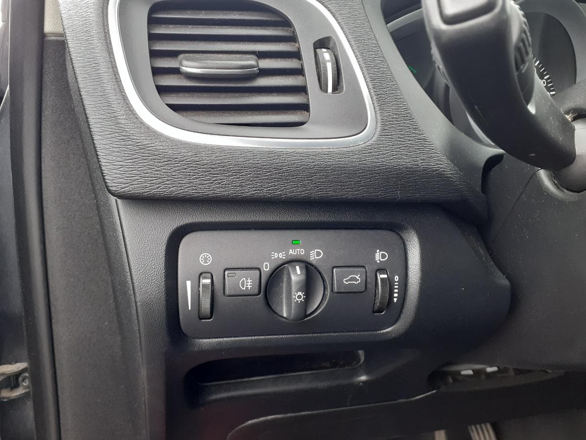 Volvo V40 D2 · Ano 2013 — imagen 25