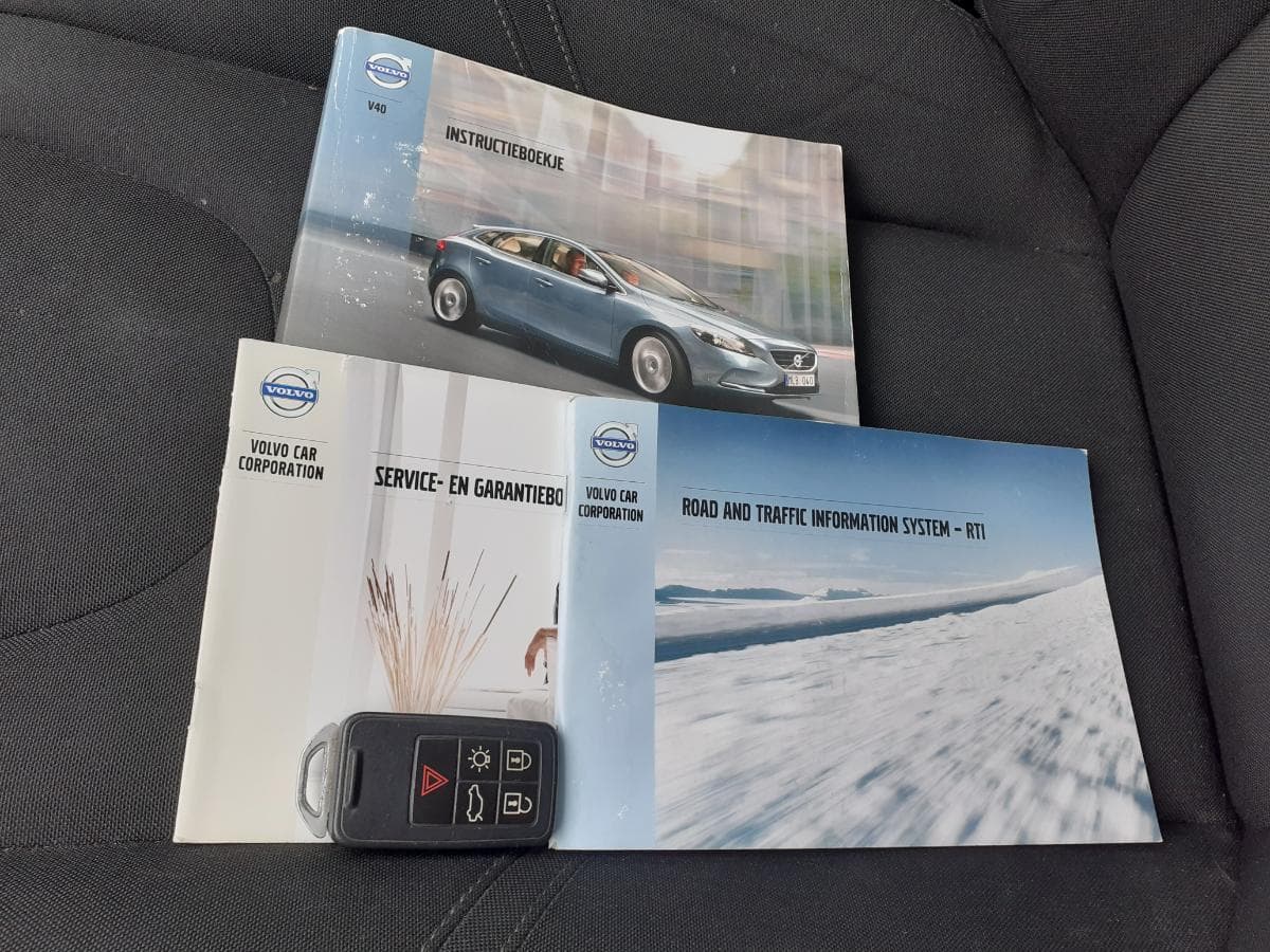 Volvo V40 D2 · Ano 2013 — imagen 27