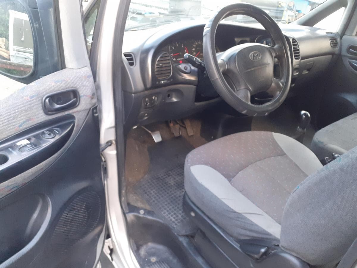 Hyundai H1 2.5 TD · 9 Lugares — imagen 12