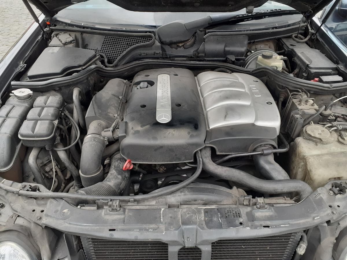 Mercedes-Benz E220 CDI · Ano 2000 — imagen 8