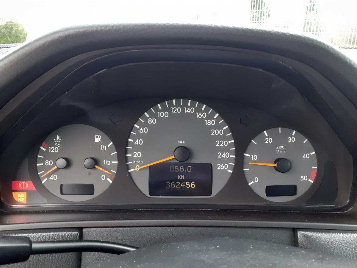 Mercedes-Benz E220 CDI · Ano 2000 — imagen 15