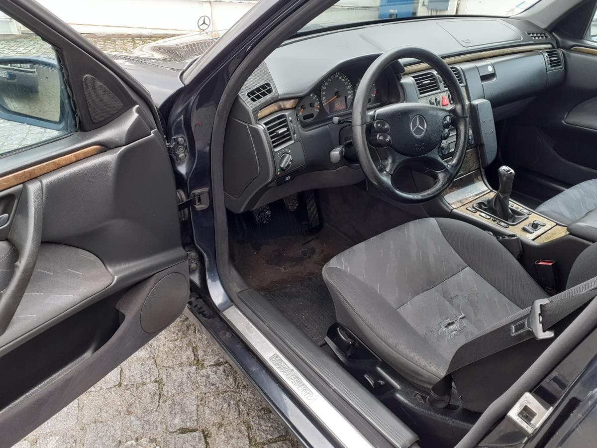 Mercedes-Benz E220 CDI · Ano 2000 — imagen 12