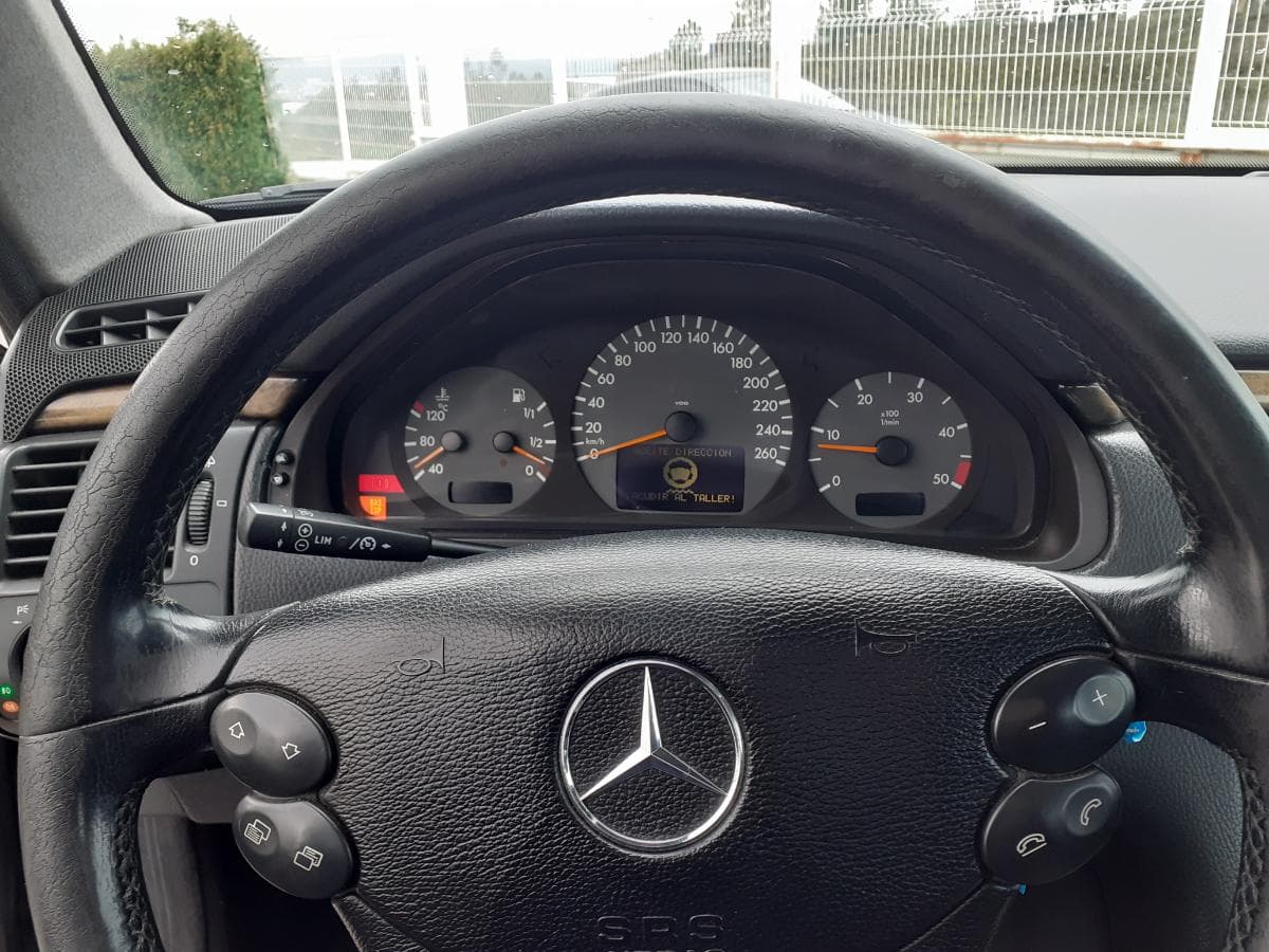 Mercedes-Benz E220 CDI · Ano 2000 — imagen 21