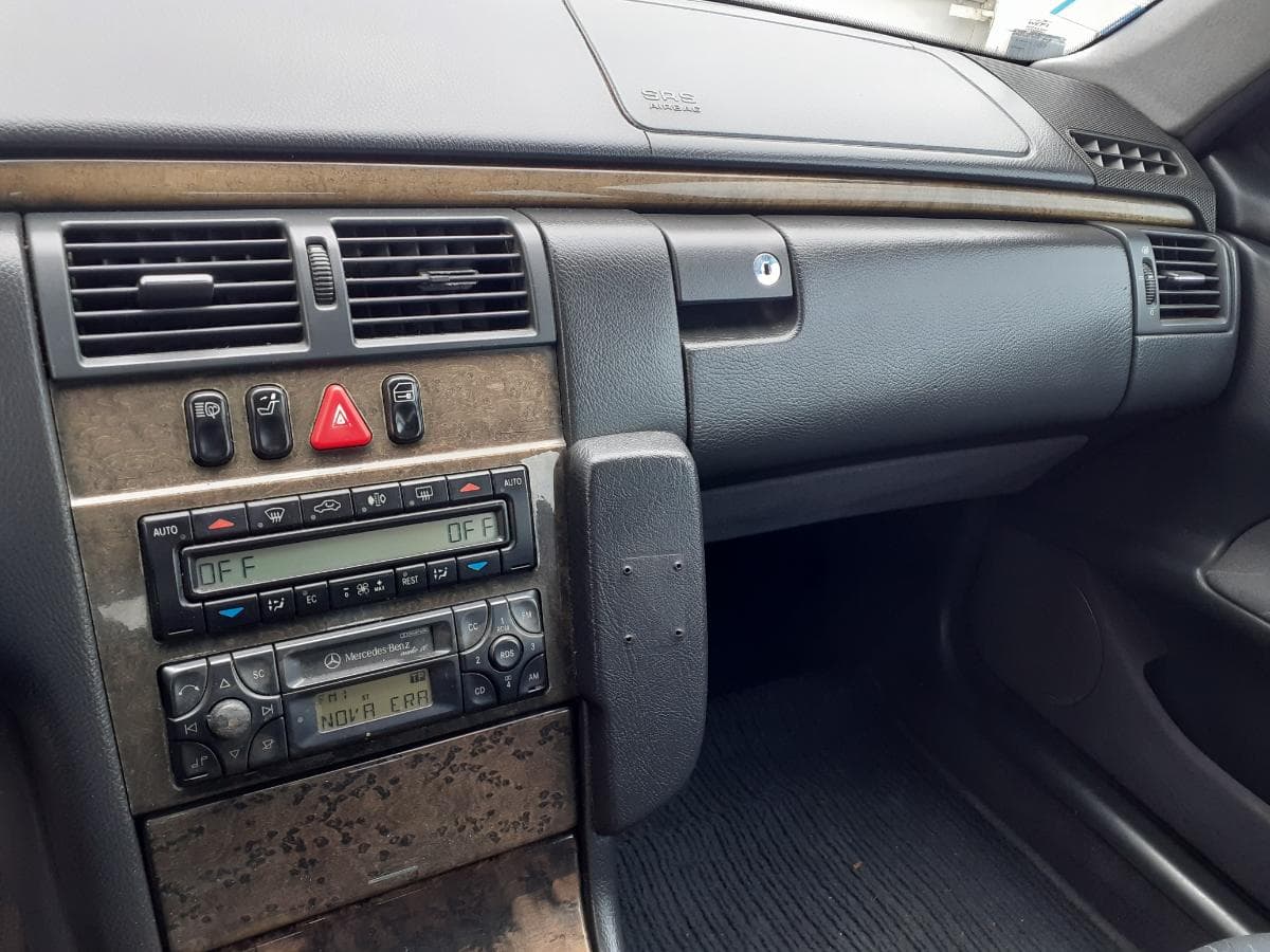 Mercedes-Benz E220 CDI · Ano 2000 — imagen 18