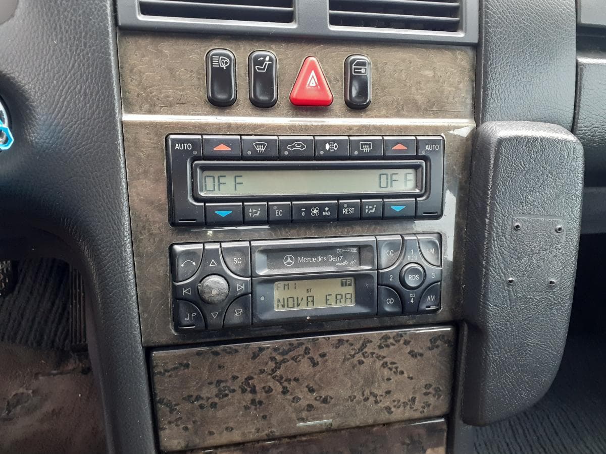Mercedes-Benz E220 CDI · Ano 2000 — imagen 22