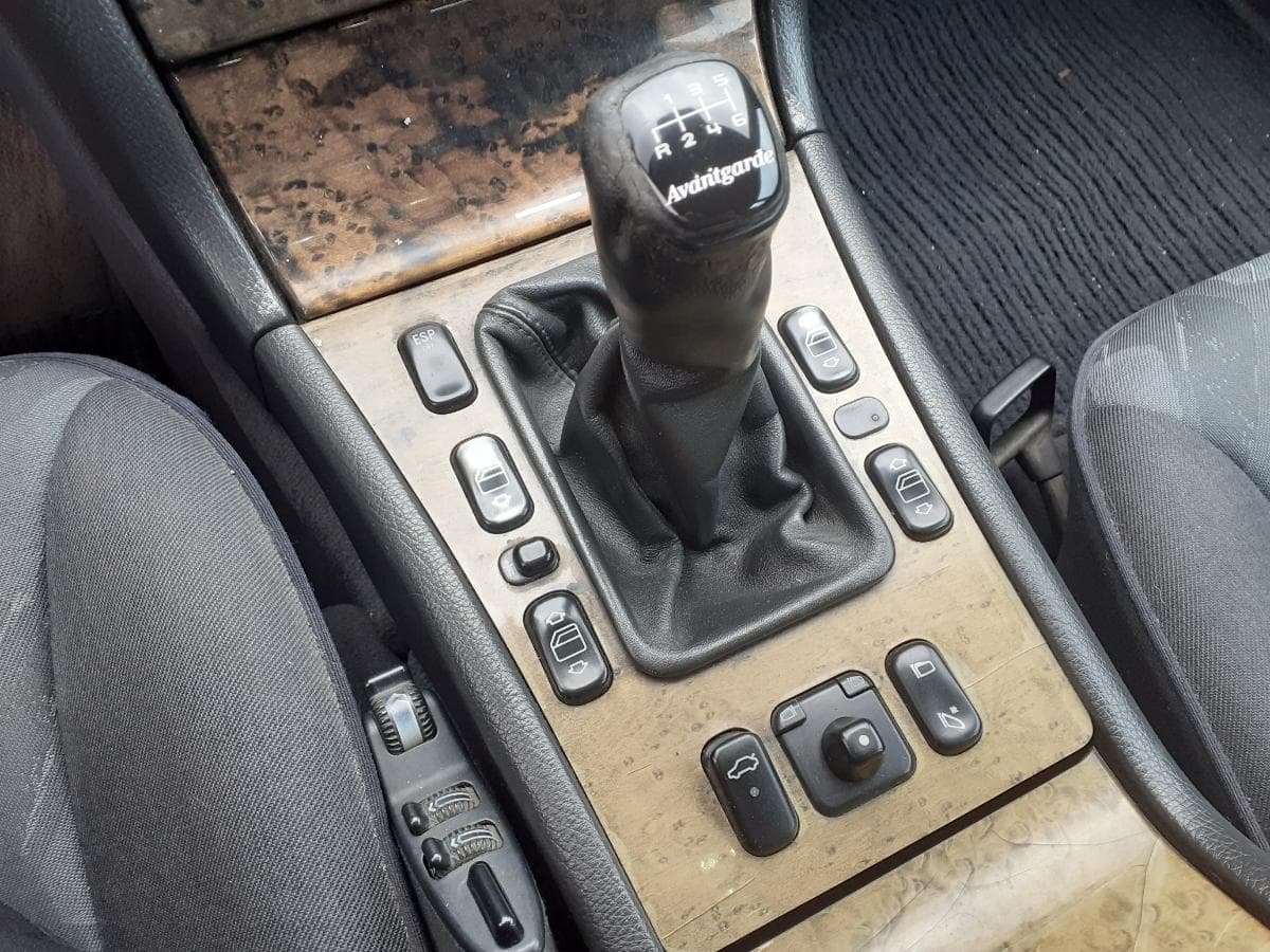 Mercedes-Benz E220 CDI · Ano 2000 — imagen 23