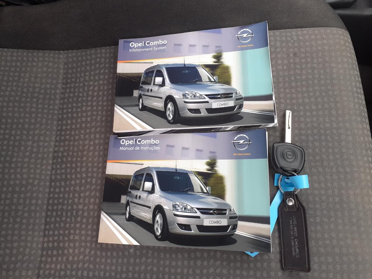 Opel Combo 1.3 CDTI · Ano 2011 — imagen 21