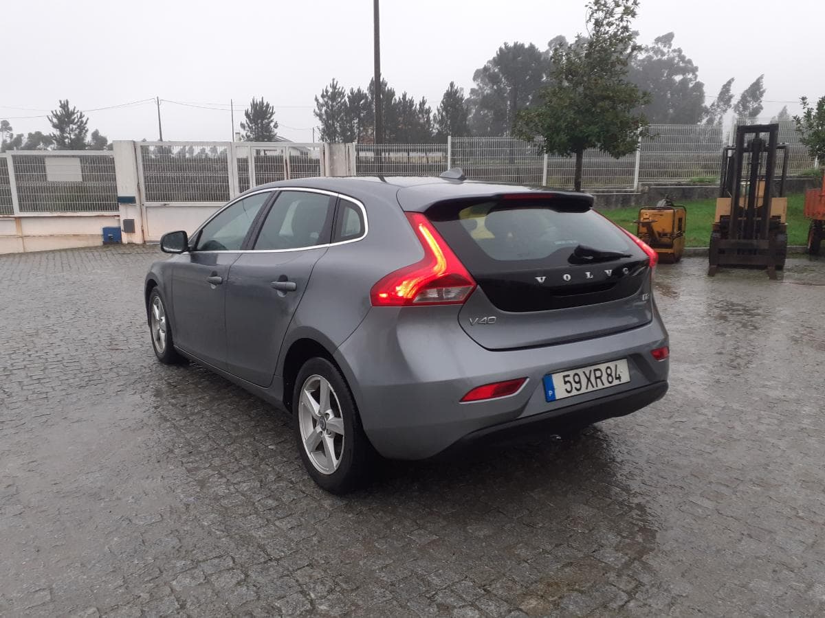 Volvo V40 · Ano 2015   59-XR-84 · — imagen 6