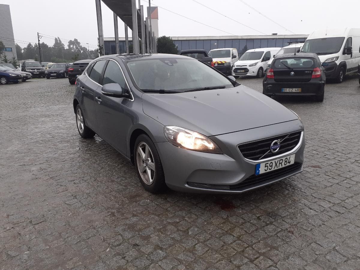 Volvo V40 · Ano 2015   59-XR-84 · — imagen 1