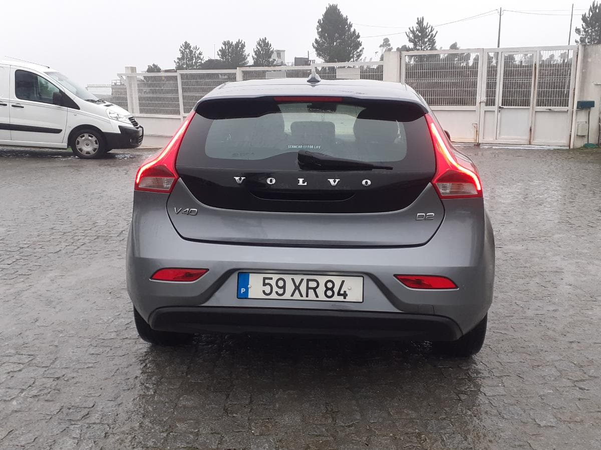 Volvo V40 · Ano 2015   59-XR-84 · — imagen 5