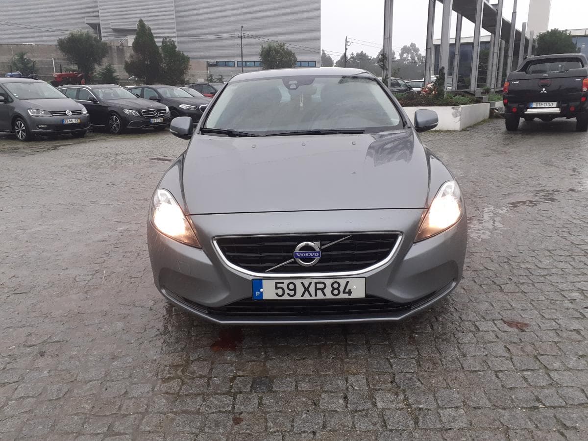 Volvo V40 · Ano 2015   59-XR-84 · — imagen 2