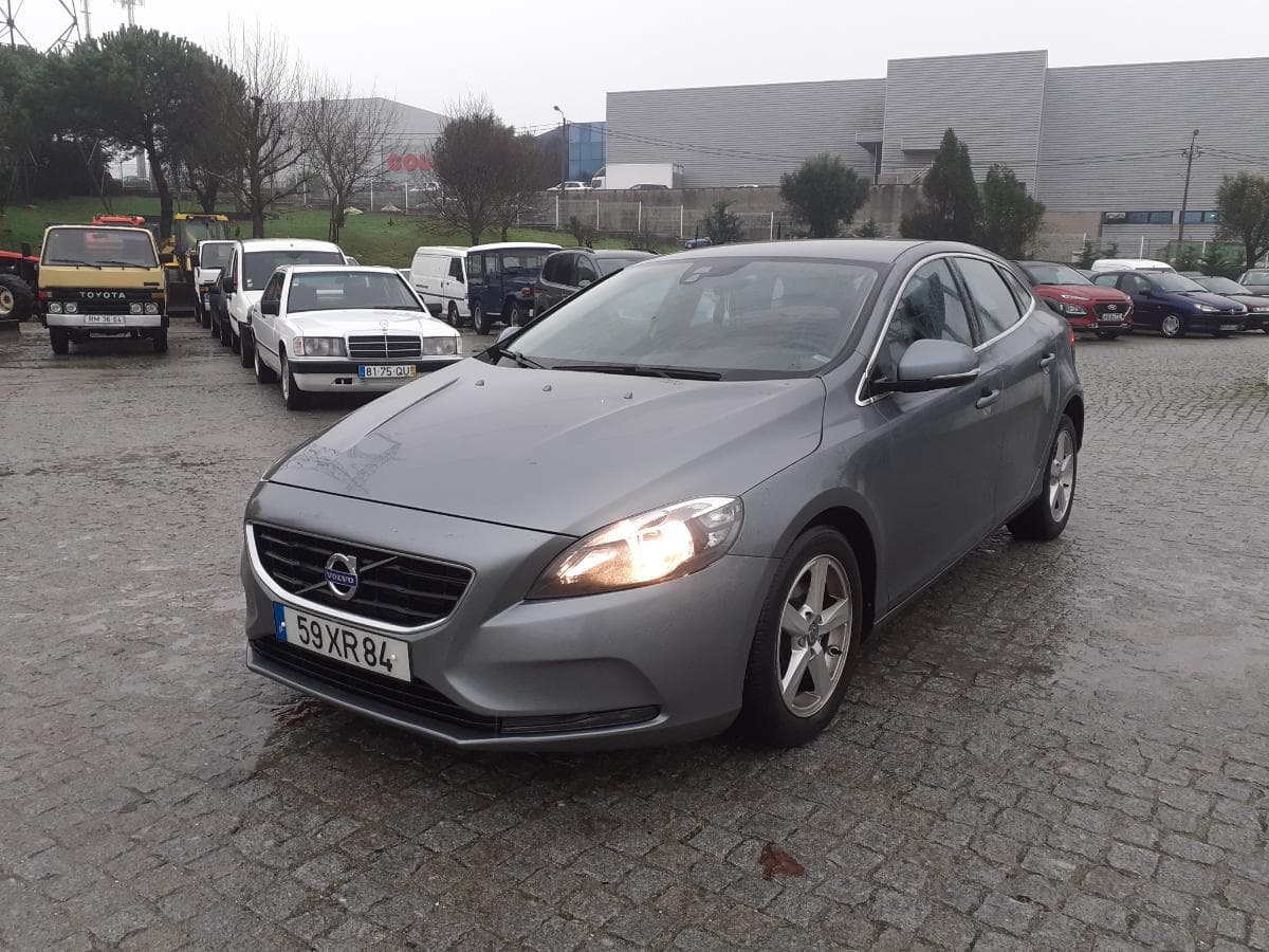 Volvo V40 · Ano 2015   59-XR-84 · — imagen 3