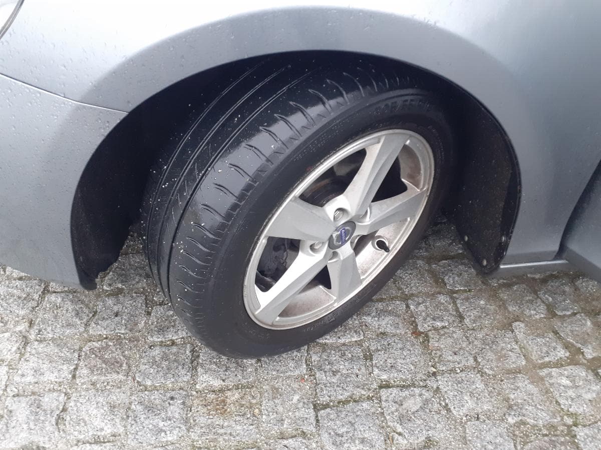 Volvo V40 · Ano 2015   59-XR-84 · — imagen 9