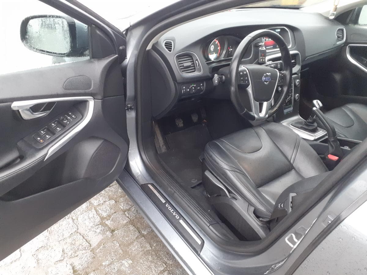 Volvo V40 · Ano 2015   59-XR-84 · — imagen 13