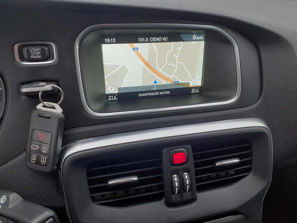 Volvo V40 · Ano 2015   59-XR-84 · — imagen 15