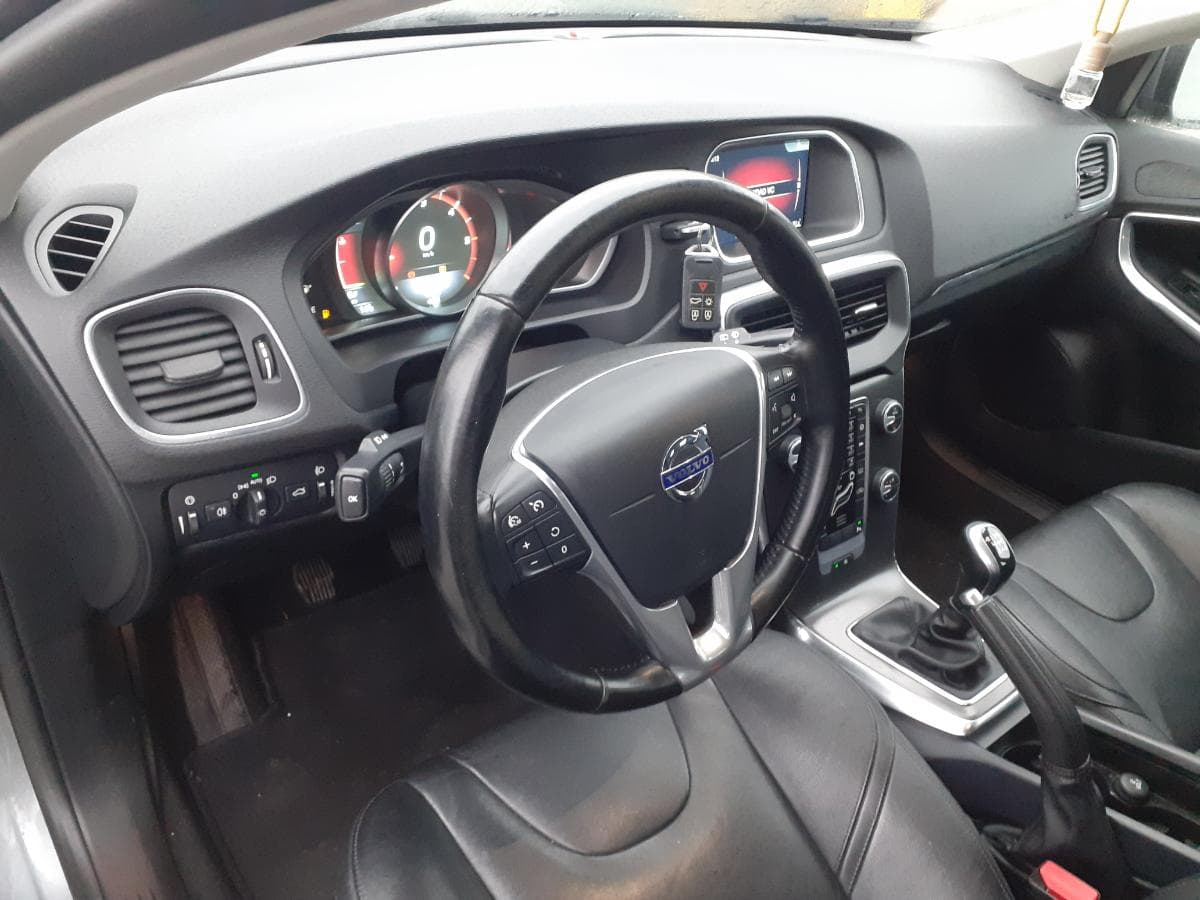Volvo V40 · Ano 2015   59-XR-84 · — imagen 19