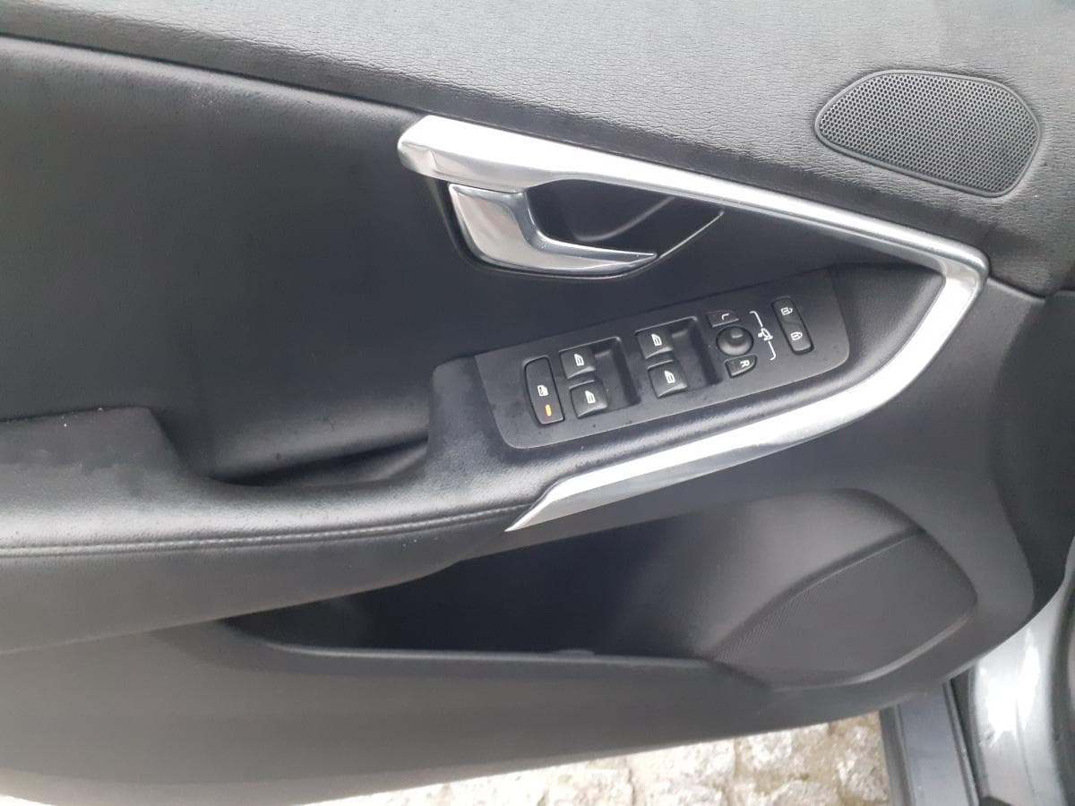 Volvo V40 · Ano 2015   59-XR-84 · — imagen 16